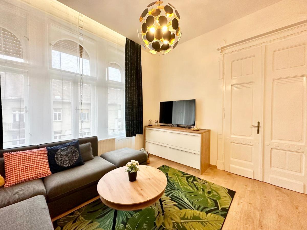 Appartement Luxory Design Apartment#bakats#freeparking#8ppl Budapest